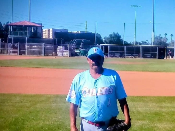 Beisbolista de Villa Unión participa en el Mundial de Veteranos 2025