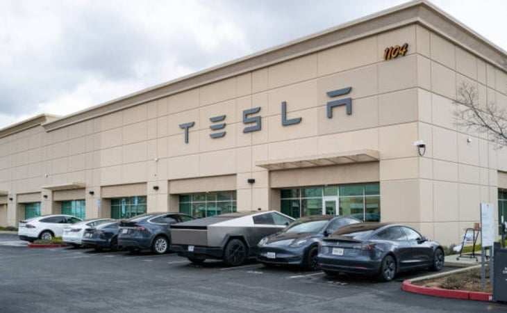 EU investiga sistema FSD de Tesla por incidentes viales