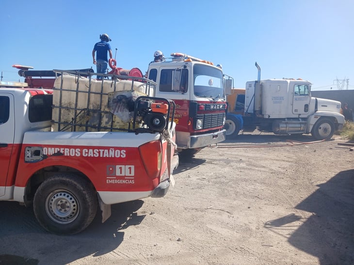 Incendio en la línea de tráiler Hermanos Saldívar moviliza a bomberos de Castaños