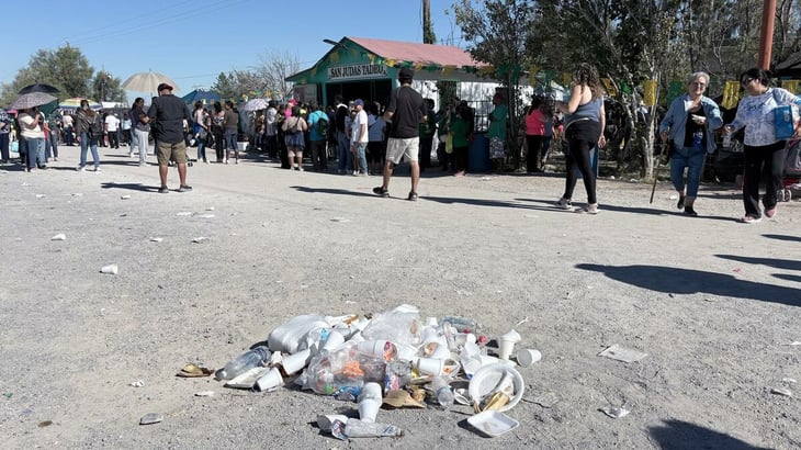 Basura inunda la capilla del Ejido 8 de Enero tras fiesta a San Judas