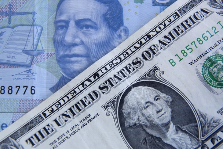foto Peso mexicano inicia la semana con ligera ganancia frente al dólar