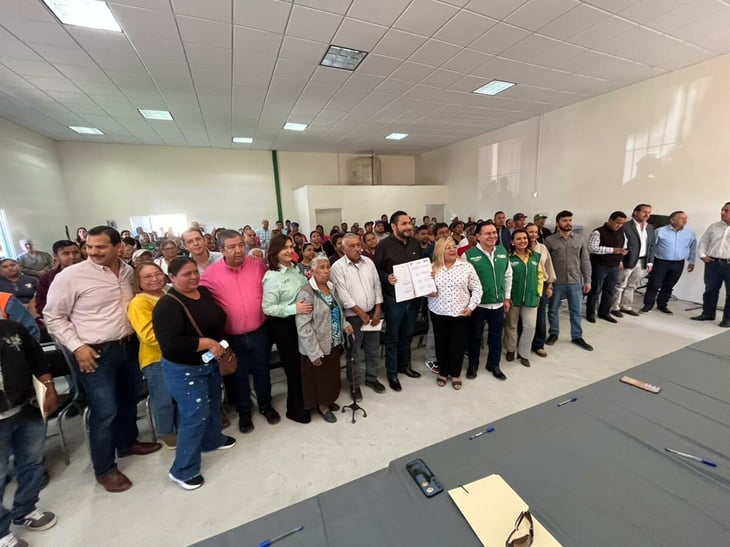 Se realiza la firma de escrituras en la colonia Ampliación Lucrecia Solano