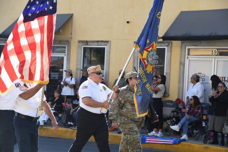 Eagle Pass rinde homenaje a sus héroes en el tradicional Desfile de los Veteranos de Guerra