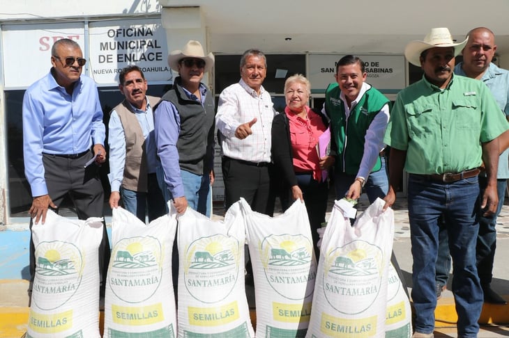 San Juan de Sabinas entrega 15 toneladas de avena forrajera certificada para fortalecer la economía rural y garantizar alimento de calidad al ganado local.