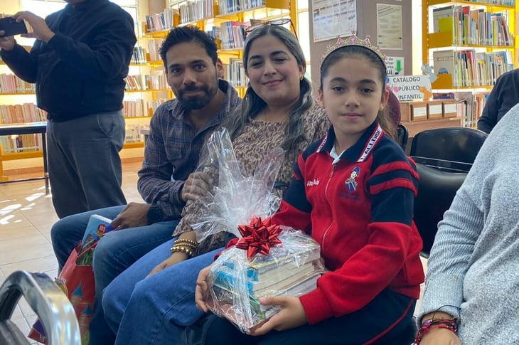 Andrea, la niña que conquistó 51 libros y una corona lectora