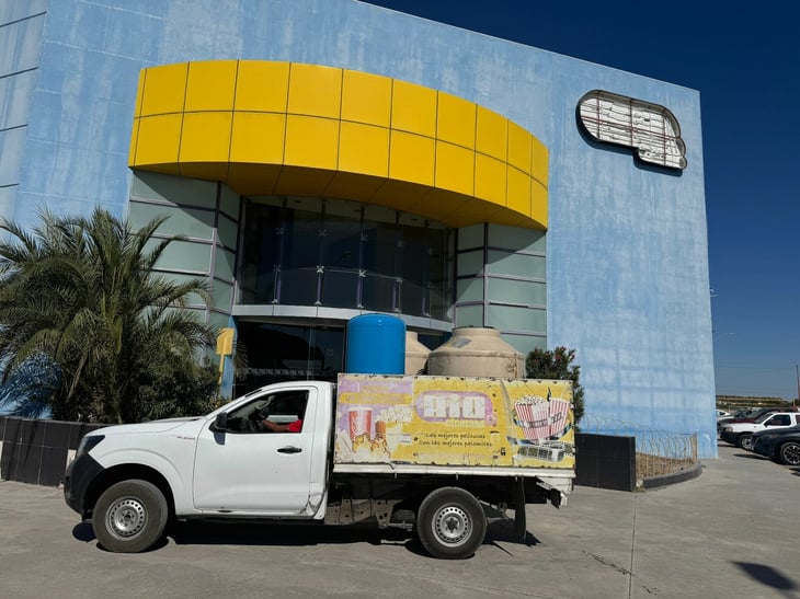 El complejo cinematográfico Río Cinemas cierra tras 19 años en Sabinas, afectando al comercio local y dejando sin empleo a trabajadores y proveedores locales.