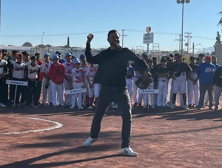 Joakim Soria recibe reconocimiento por parte del alcalde de Monclova