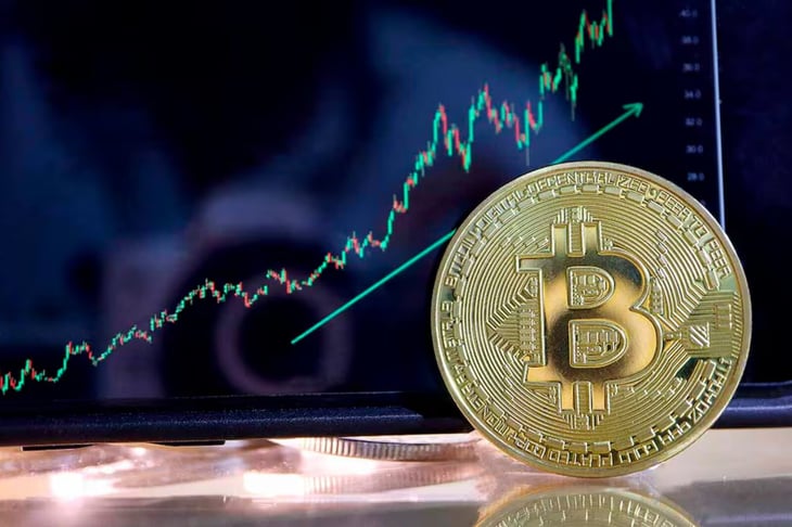 Bitcoin cae 33% desde su máximo y cotiza cerca de los ,442 dólares