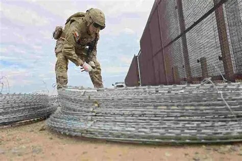 Refuerzan la frontera con nuevas barreras en el río Bravo