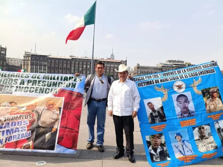 Militares retirados marchan al Zócalo por pensiones y salud