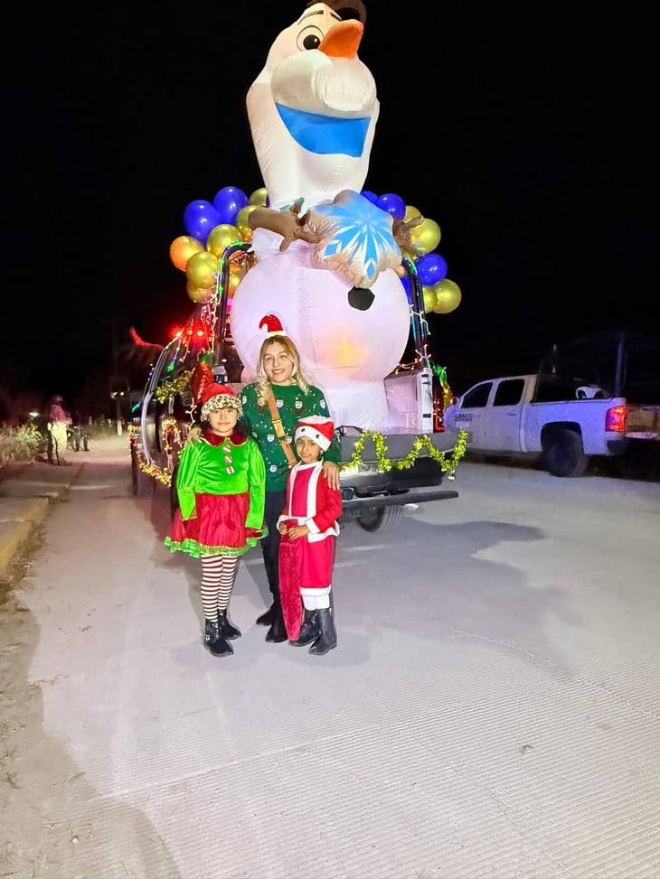 Encendido del Pino Navideño y desfile marcan inicio de festividades en Jiménez