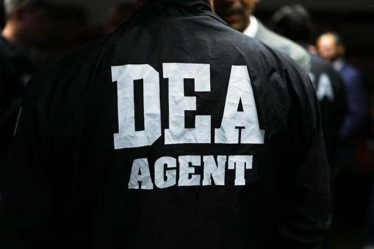 Exagente de la DEA enfrenta cargos por lavado y tráfico de armas para el CJNG