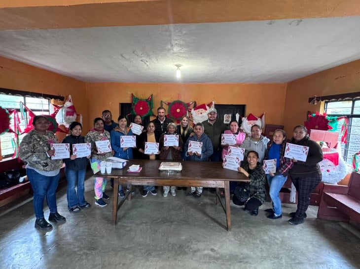 Participantes concluyen cursos de elaboración de piñatas en Barroterán y Palaú