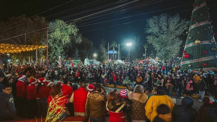 Allende organiza jornada navideña con desfile y juegos pirotécnicos