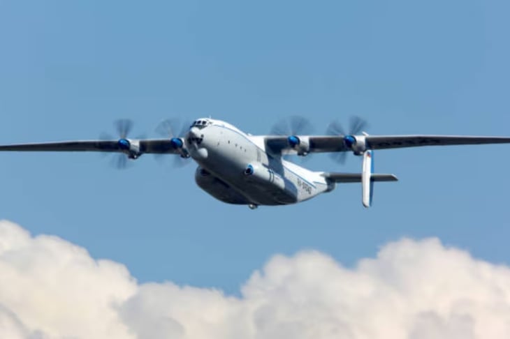 Avión militar ruso An-22 se estrella cerca de Moscú; mueren 7 a bordo