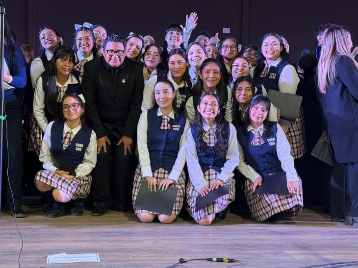 Normalistas de Monclova destacan en encuentro de coros