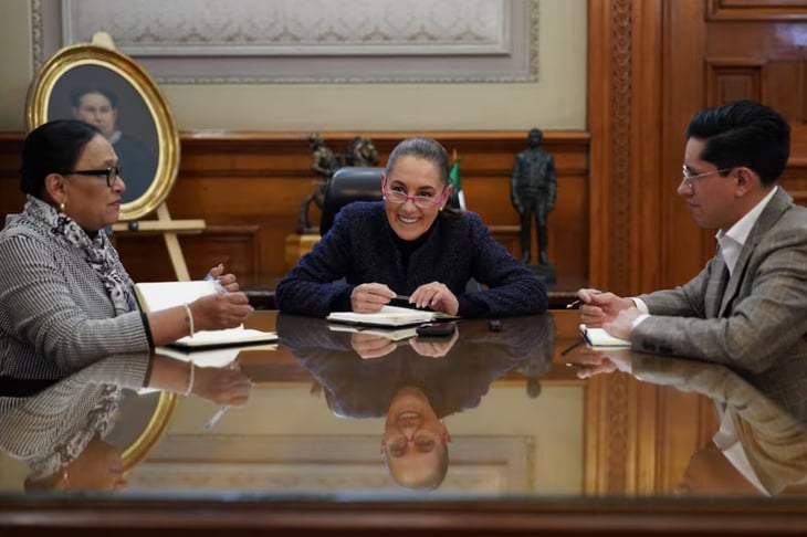 Sheinbaum invita al papa León XIV a visitar México en llamada telefónica