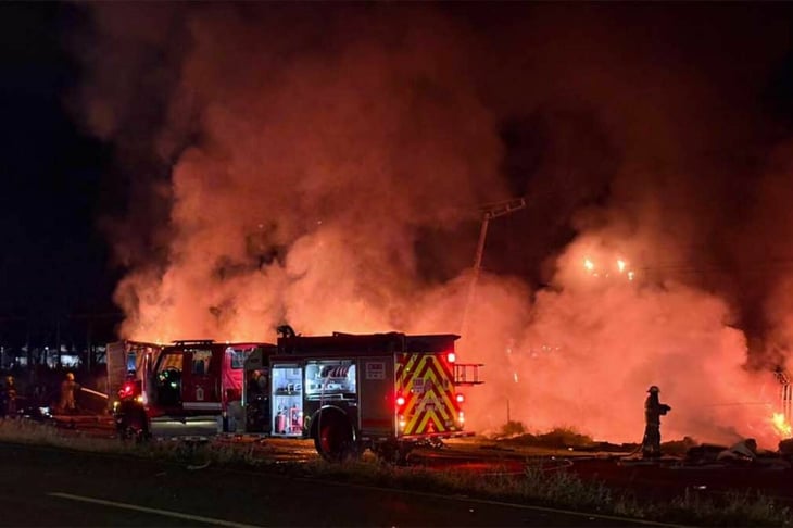 Choque e incendio de tráileres deja un muerto en la Irapuato–Abasolo