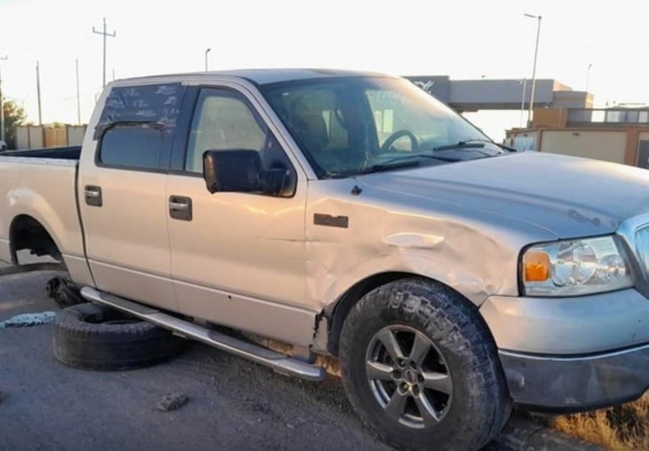 foto Joven pierde el control y se estrella contra el camellón en la carretera 57