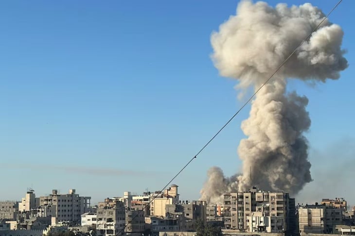 Israel bombardea Gaza pese a alto el fuego; ataca a objetivo 'clave' de Hamas