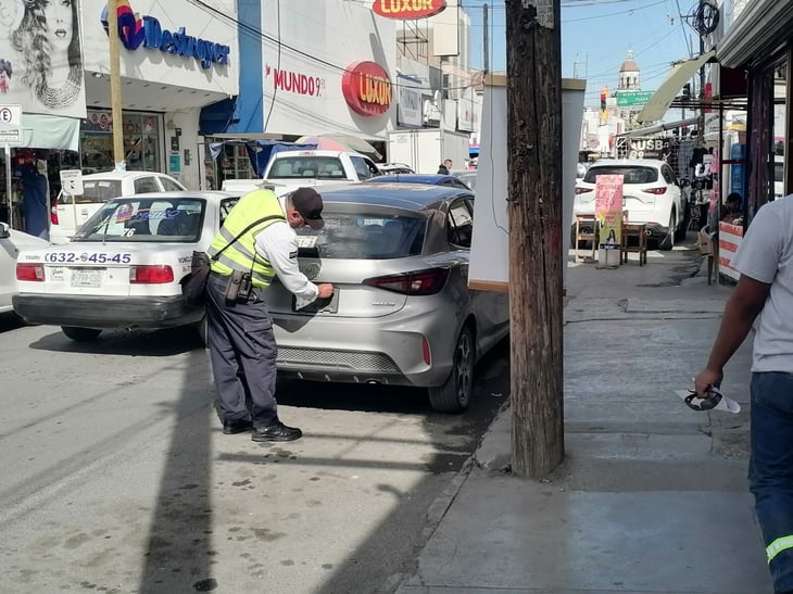 Movilidad y congestionamiento vial aumentan en la zona centro por compras decembrinas