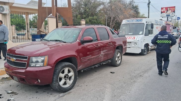 Falla mecánica desata fuerte accidente en el bulevar Harold R. Pape