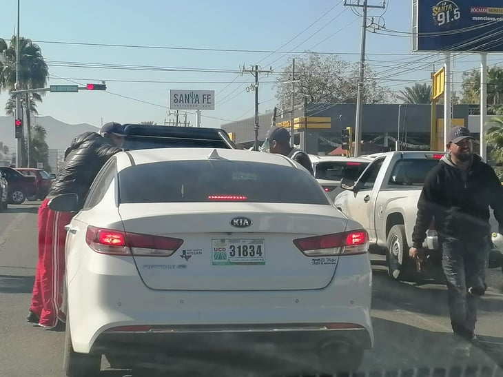 Presencia de limpiavidrios aumenta en cruceros de Monclova durante Navidad