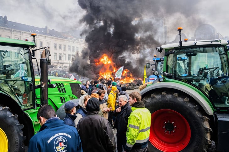 Protestas de agricultores sacuden Bruselas por acuerdo Unión Europea-Mercosur