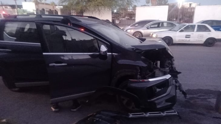 Dos menores resultan lesionados en fuerte choque en Monclova 