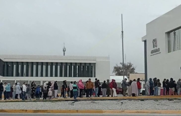 El tiempo no pesa para paisanos que vuelven con su familia en Navidad