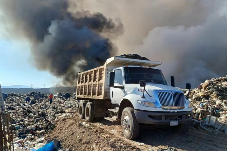 Controlan incendio en relleno sanitario de Culiacán tras más de 20 horas