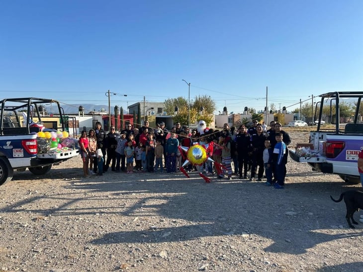 Santa Claus llega a Frontera escoltado por corporaciones de seguridad