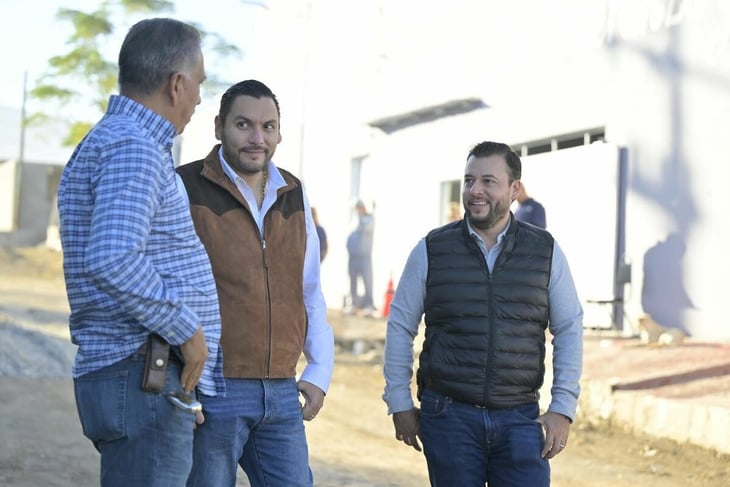Alcalde supervisa obra de pavimentación en la colonia Óscar Flores Tapia