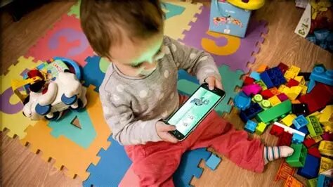La infancia cambia de juego, las pantallas desplazan a los juguetes