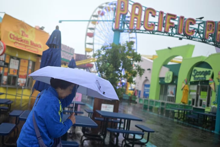 Tormenta navideña en sur de California provoca alertas por inundaciones repentinas