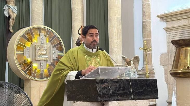 Sacerdote llama a iniciar 2026 con fe y gratitud en Monclova
