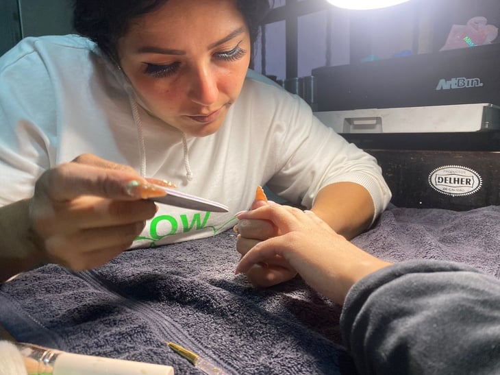 Manicuristas resienten baja pese a vísperas de fiesta 