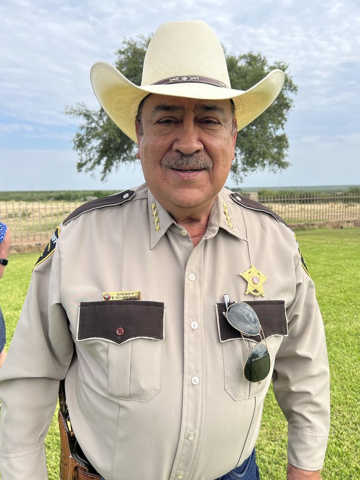 Sheriff de Maverick programará regreso parcial tras evaluación médica