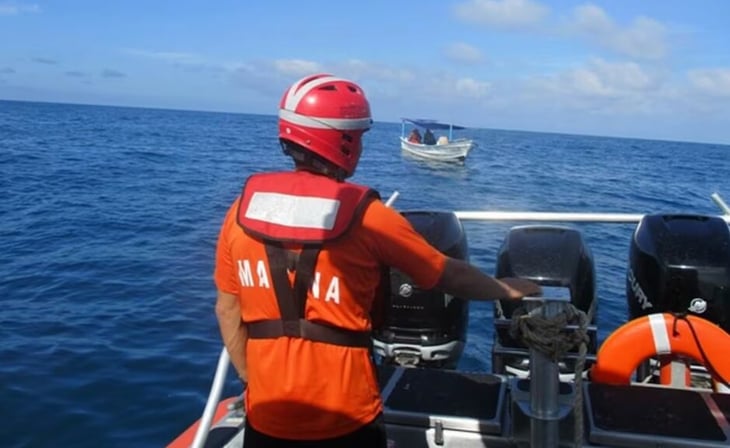Marina rescata a tres náufragos en costas de Chiapas