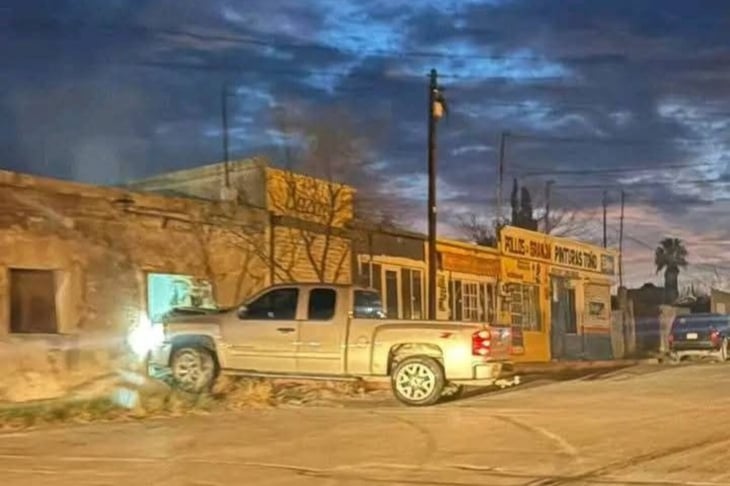 Conductor huye tras estrellarse contra vivienda en Castaños