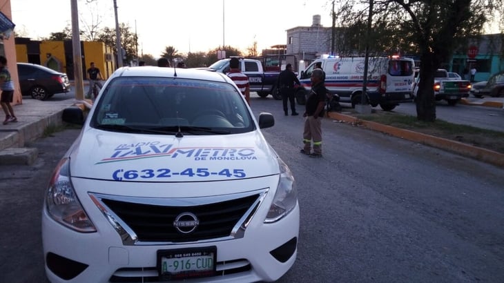 Choque entre motocicleta y taxi deja un lesionado en Frontera