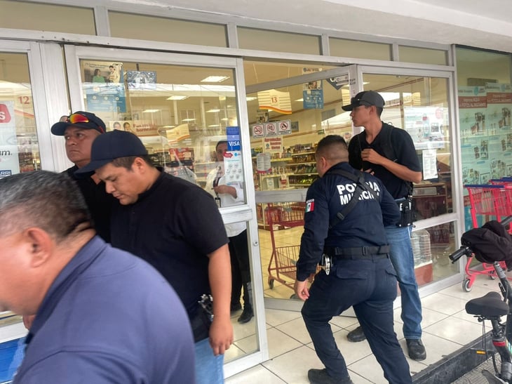Presunto robo a farmacia en Monclova termina con dos mujeres detenidas