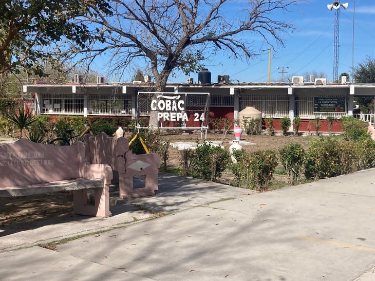 Madre denuncia revisión en pechos a alumna durante operativo en prepa Cobac 24