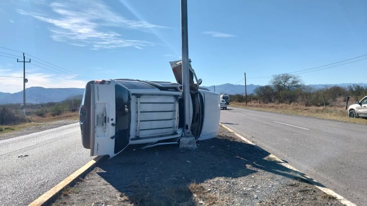 Volcadura en carretera Múzquiz–Boquillas deja un conductor lesionado