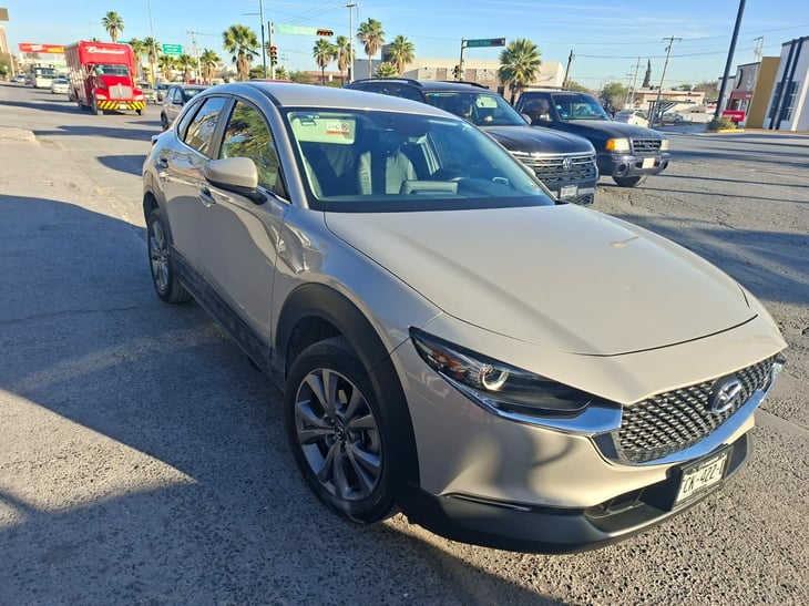 Invasión de carril provoca choque en la colonia Guadalupe