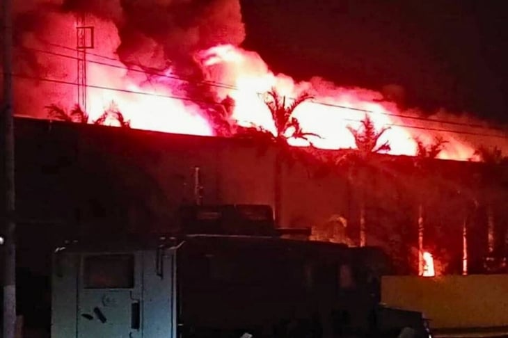 Mueren tres bomberos en incendio de maquiladora en Matamoros, Tamaulipas