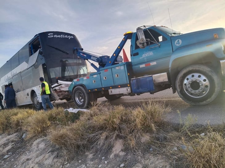 Autobús sufre salida de camino en la Cuatro Ciénegas–San Pedro