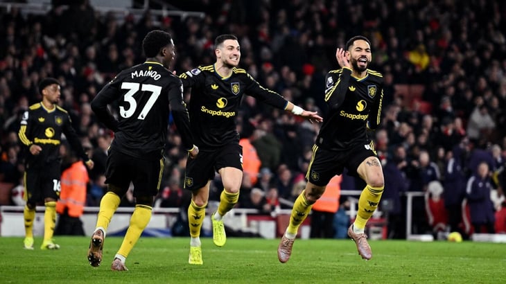 foto Manchester United supera 3-2 al líder Arsenal en el Emirates Stadium