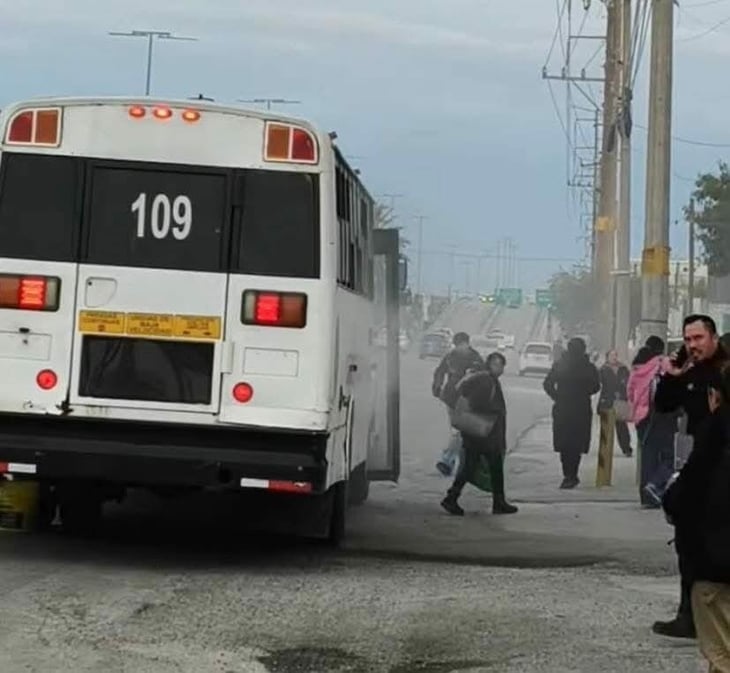 Movilización de emergencia por camión con neumático en llamas en límites Monclova–Castaños