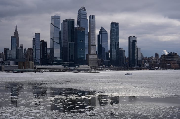 Tormenta invernal pone en alerta a la Costa Este de EU por nevadas inusuales
